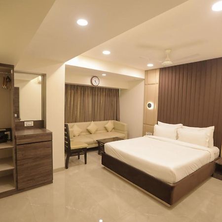 Hotel Naaz Executive Мумбаи Экстерьер фото