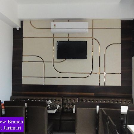 Hotel Naaz Executive Мумбаи Экстерьер фото