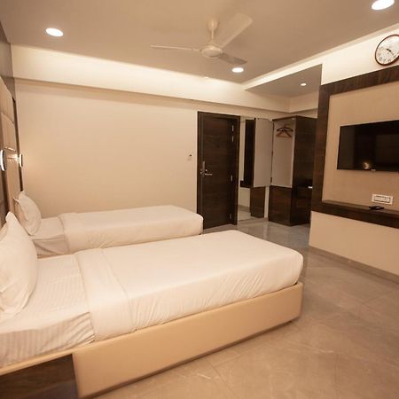Hotel Naaz Executive Мумбаи Экстерьер фото
