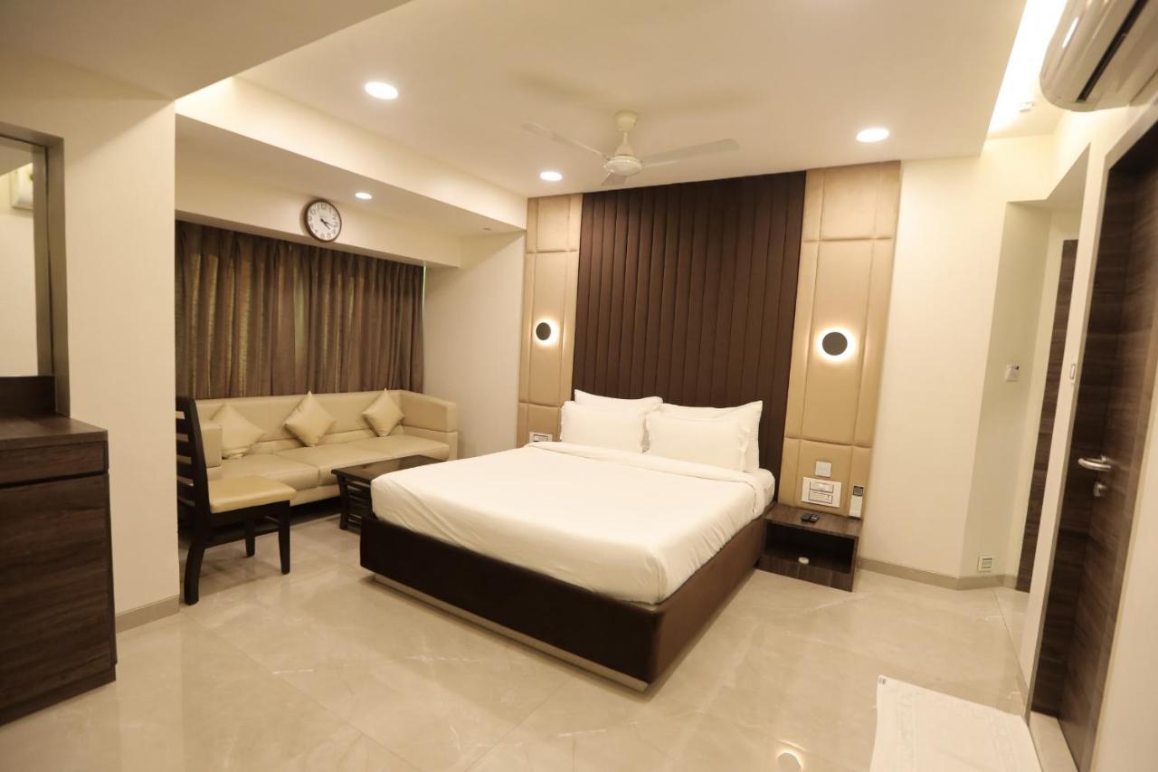 Hotel Naaz Executive Мумбаи Экстерьер фото