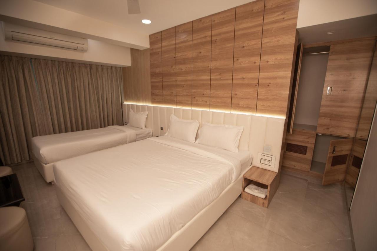 Hotel Naaz Executive Мумбаи Экстерьер фото