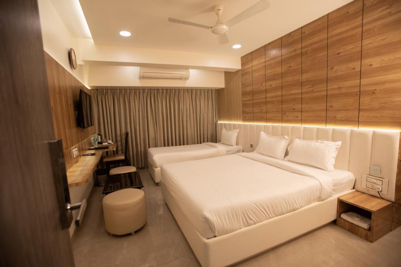 Hotel Naaz Executive Мумбаи Экстерьер фото