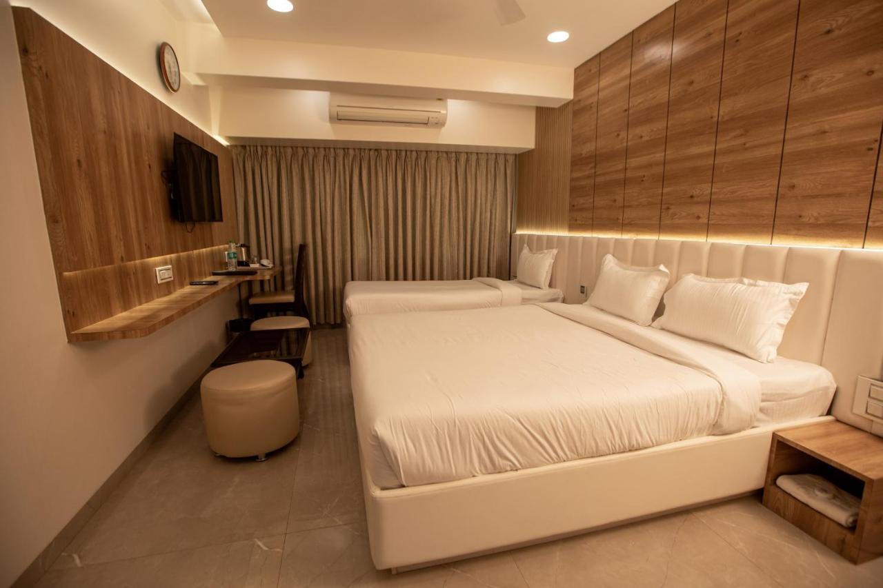Hotel Naaz Executive Мумбаи Экстерьер фото