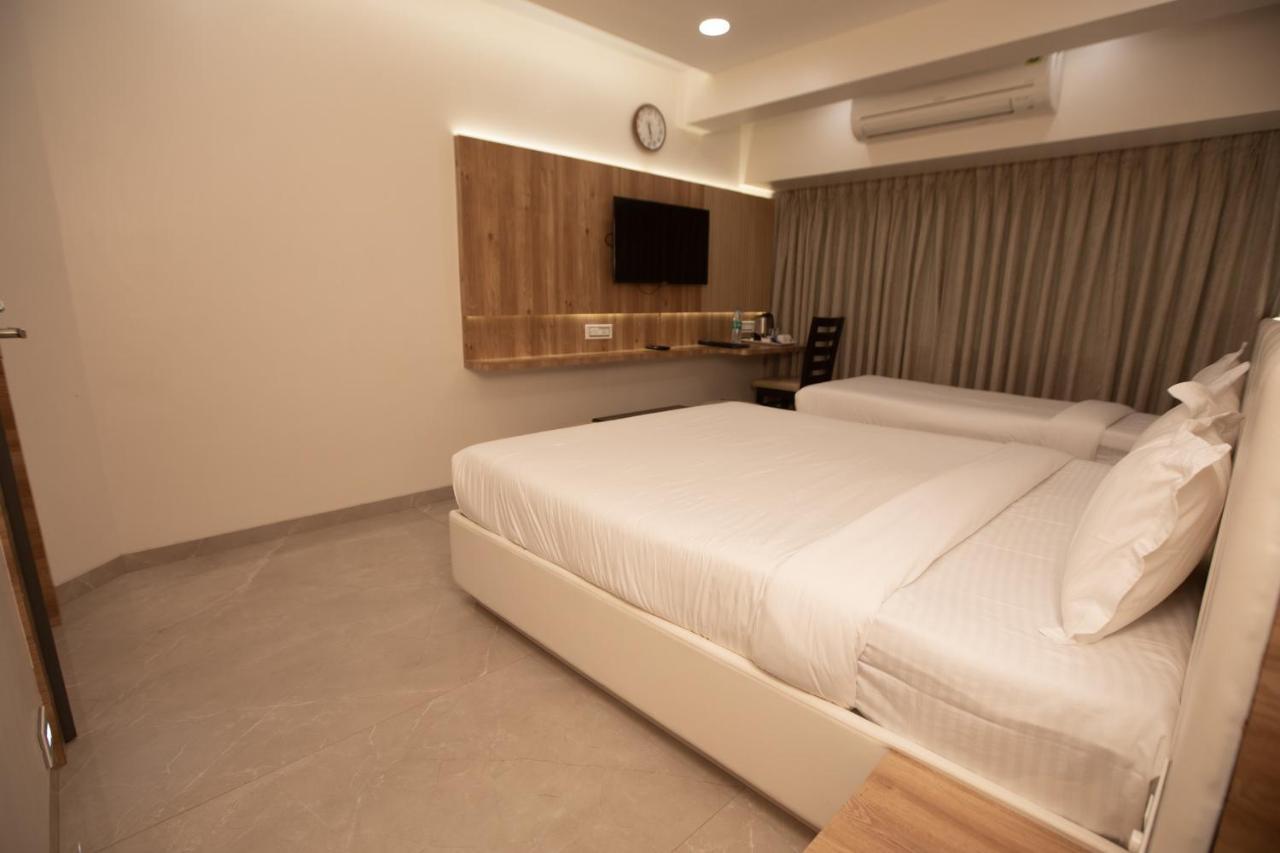 Hotel Naaz Executive Мумбаи Экстерьер фото